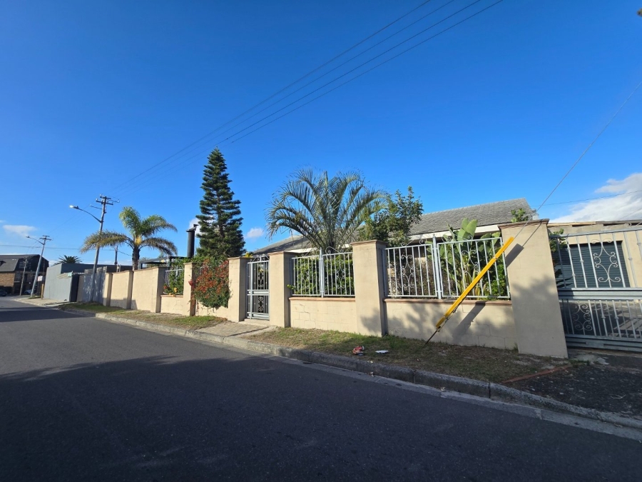 4 Bedroom Property for Sale in Wetton Western Cape
